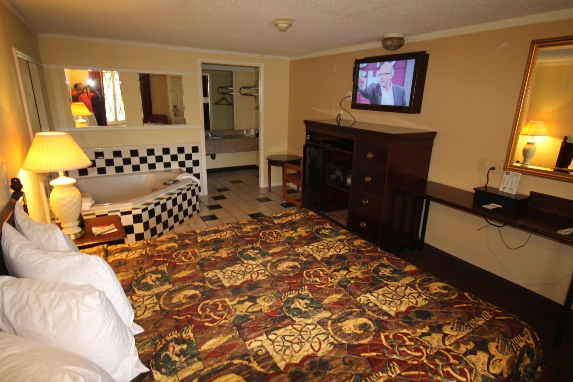 Rodeway Inn & Suites Saginaw Exterior foto